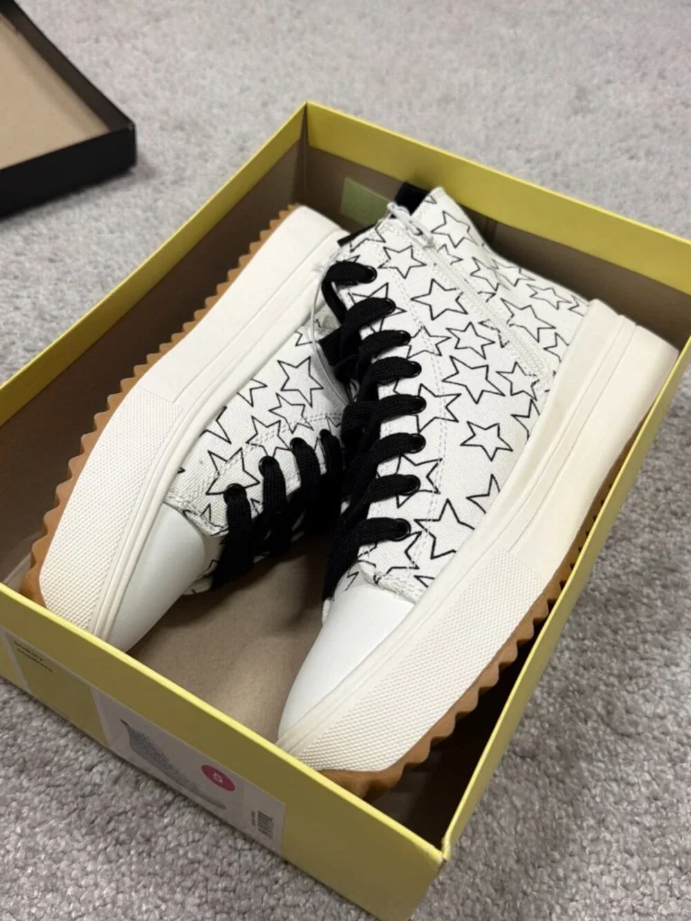 Art Class Kids' Youth Size 5 Blakely Stars High-Top Sneakers Lace-Up White